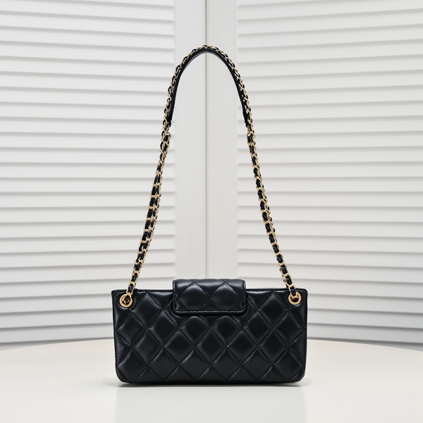 シャネルバッグ側面デザイン